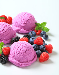 Berry fruit ice cream