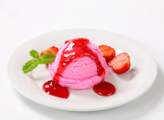Ice cream with strawberry sauce