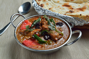 Chicken chettinadu with Naan bread