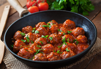 Meatballs in sweet and sour tomato sauce