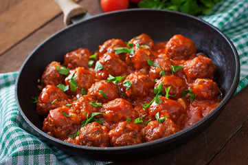 Meatballs in sweet and sour tomato sauce