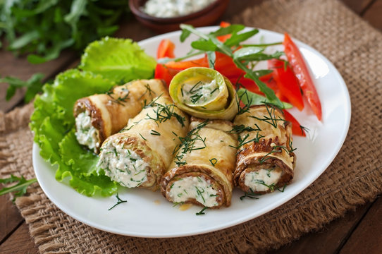 Zucchini rolls with cheese and dill