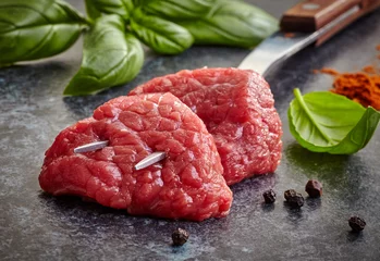 Photo sur Plexiglas Anti-reflet Viande coupes de viande crue fraîche