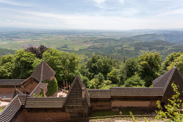Fototapeta na wymiar Vue sur la plaine d'Alsace depuis le château