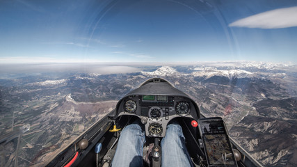 Cockpitaussicht über die Alpen