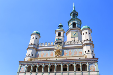 Naklejka premium Poznań, ratusz na Starym Rynku - Słynne poznańskie koziołki będące symbolem miasta, ukazujace się raz dziennie o 12- tej.