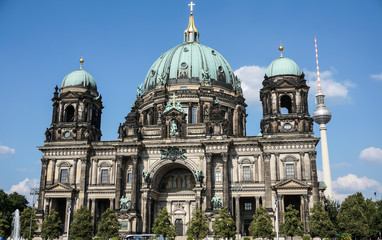 Fototapeta na wymiar Berlin cathedral with Tv tower - Berlin