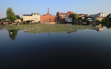 Fototapeta premium Blick zum Mühlendamm in Brandenburg