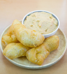 Pa Tong Go, Thai deep-fried doughsticks and egg custard