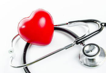 Stéthoscope et petit coeur rouge
