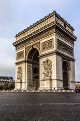 Fototapeta na wymiar Arc de Triomphe de l'Etoile on Charles de Gaulle Place, Paris. 