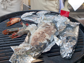 grilling prawns & fish wrapped in aluminum foil