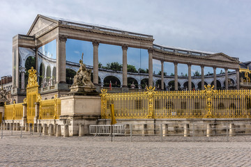 Fototapeta premium Golden Main Gates of the Versailles Palace. Paris, France.