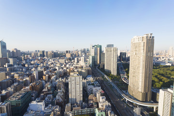 Fototapeta premium 東京都市風景 浜松町から望む 東京スカイツリーと新橋 汐留 銀座方面