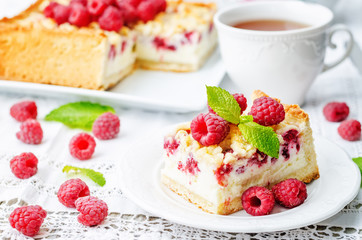 cake with raspberries and cream cheese