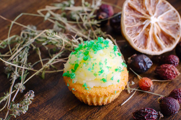 Muffin with thyme and dry lime 