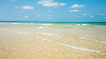 Fototapeta na wymiar Bright water with beautiful beach at Koh Chang island ,Thailand