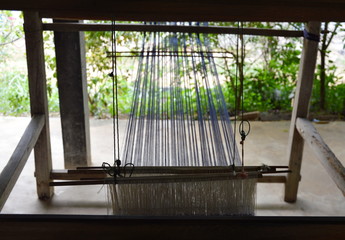 wooden hand loom spin cotton