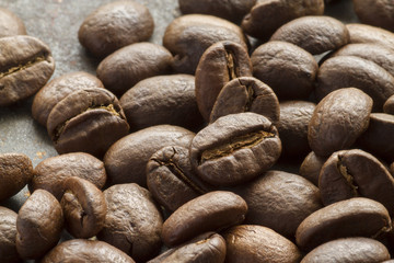 Obraz premium 焼き立てのコーヒー豆