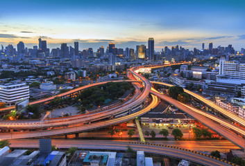 Fototapeta na wymiar Bangkok city at twilight and main traffic high way, office building