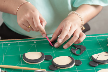 Making of fondant cake