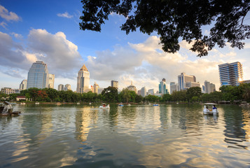 Obraz premium View of Bangkok Cityscape from Lumpini Park
