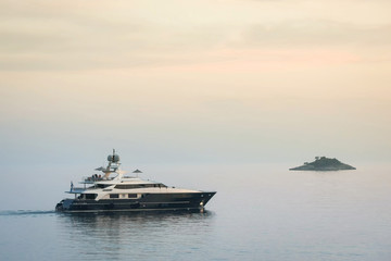 Obraz premium Yacht sailing in Adriatic sea