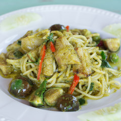 Spaghetti and Seafood Green Curry Sauce