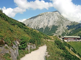 JENNER-Bergstation mit Hohes Brett im Hintergrund ( Berchtesgadener Land )