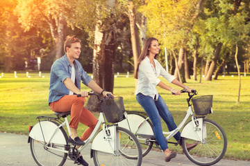 Fototapeta premium couple on bicycles