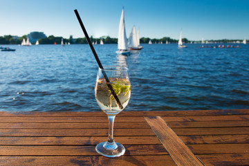 Sundowner am Hafen