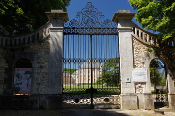 Portail en fer forgé du Château de Touffou