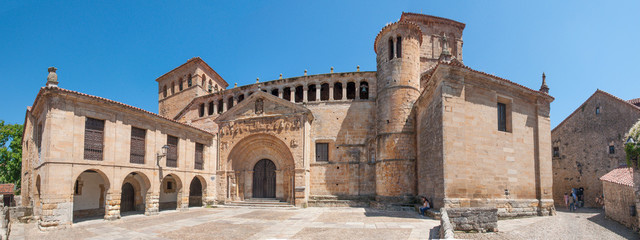 Santillana del Mar - Coll&eacute;giale romane Sainte Julienne.