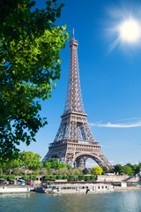Fototapeta premium summer day the sun shines over the Eiffel Tower symbol of Paris.