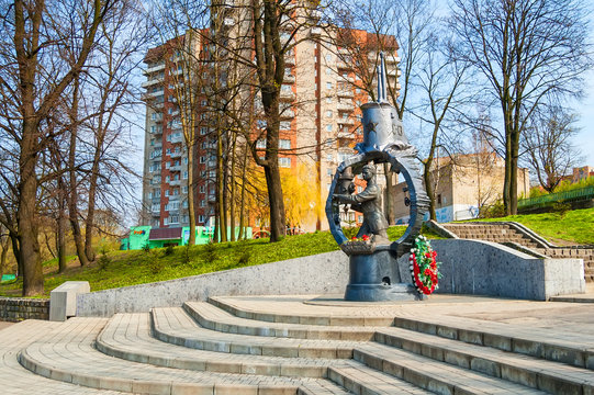 Monument to Hero of the Soviet Union captain 3rd rank Alexander Ivanovich Marinesko installed in Kaliningrad in 2001