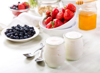 greek yogurt with fresh fruits