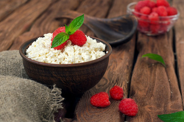 Cottage cheese with fresh raspberries