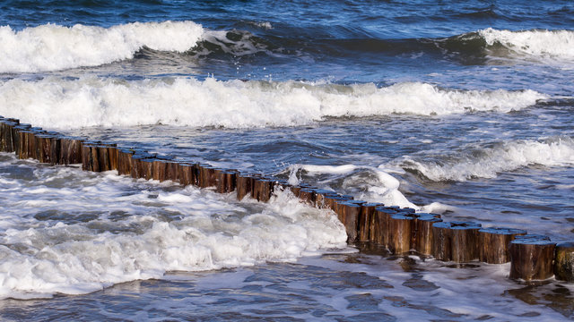 K&uuml;stenschutz - Buhnen - Bauwerk - Ostsee - Sturmflut