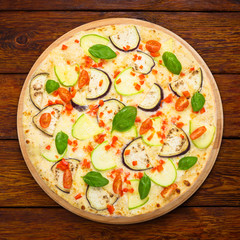 Delicious vegetarian pizza with aubergines and zucchini