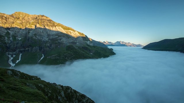 rivi&egrave;re de nuage au Pyr&eacute;n&eacute;es