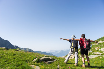 Obraz premium Couple watching panorama high up in the Alps