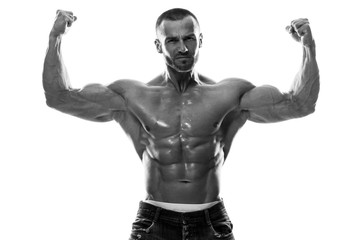 Fototapeta na wymiar Handsome muscular man posing