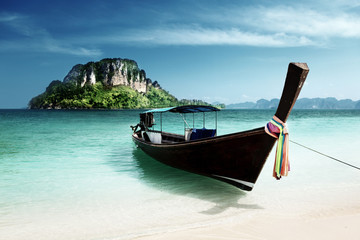Fototapeta na wymiar long boat and poda island, Thailand