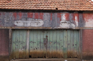 Schäbige Garage auf Madeira