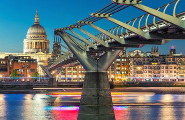 Obraz premium Millennium Bridge and St Paul Cathedral at dusk. Wonderful Londo