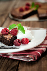 Chocolate cake with raspberry and mint