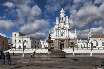 Fototapeta na wymiar Church and square Sangolquí