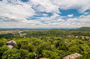 Naklejka premium Landscape view on mountain with sky
