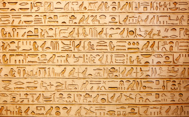 Hiéroglyphes sur le mur