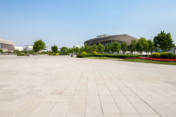 public square with empty road floor in downtown © zhu difeng